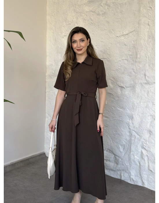 Önden fermuarlı belinden kuşaklı midi elbise kahve