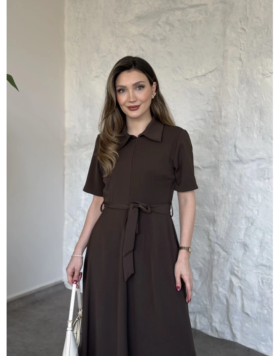 Önden fermuarlı belinden kuşaklı midi elbise kahve