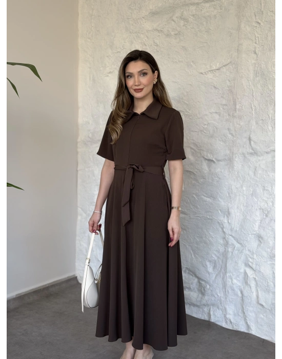 Önden fermuarlı belinden kuşaklı midi elbise kahve