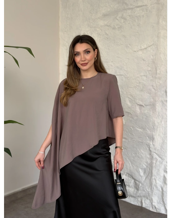 Asimetrik kesim vatkalı dökümlü bluz vizon