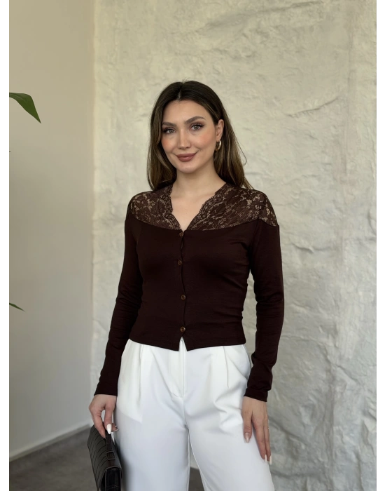 Üstü dantel garnili ribana düğmeli hırka kahve