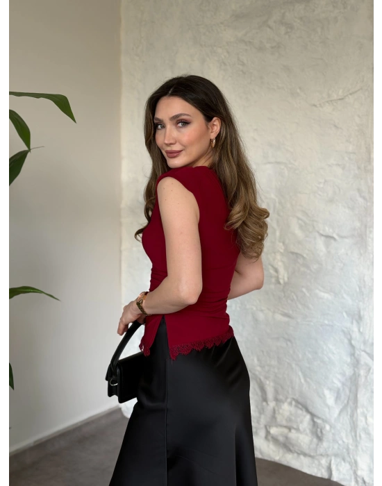 Vatkali beli büzgülü dantel detaylı bluz bordo