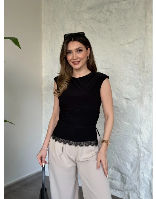 Vatkali beli büzgülü dantel detaylı bluz siyah