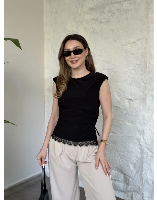 Vatkali beli büzgülü dantel detaylı bluz siyah