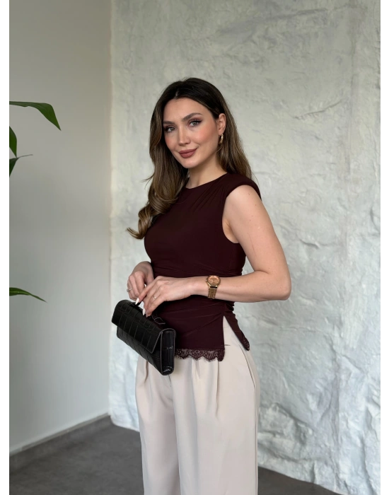 Vatkali beli büzgülü dantel detaylı bluz kahve