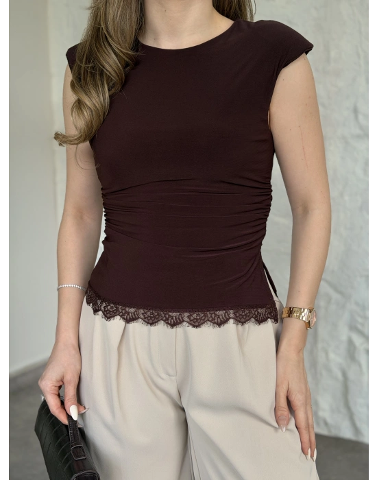 Vatkali beli büzgülü dantel detaylı bluz kahve