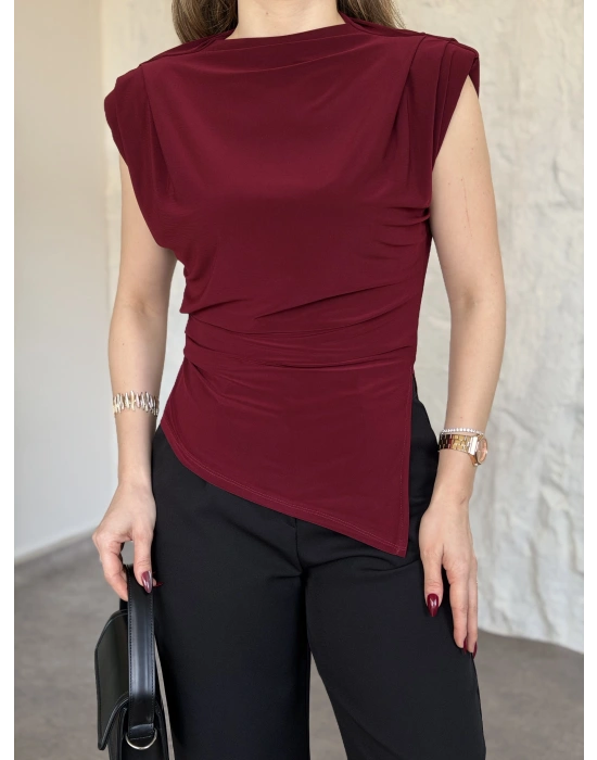 Vatkalı pileli asimetrik bluz bordo