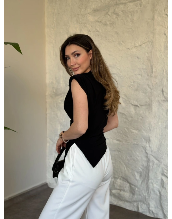 Vatkalı pileli asimetrik bluz siyah