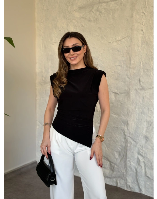 Vatkalı pileli asimetrik bluz siyah