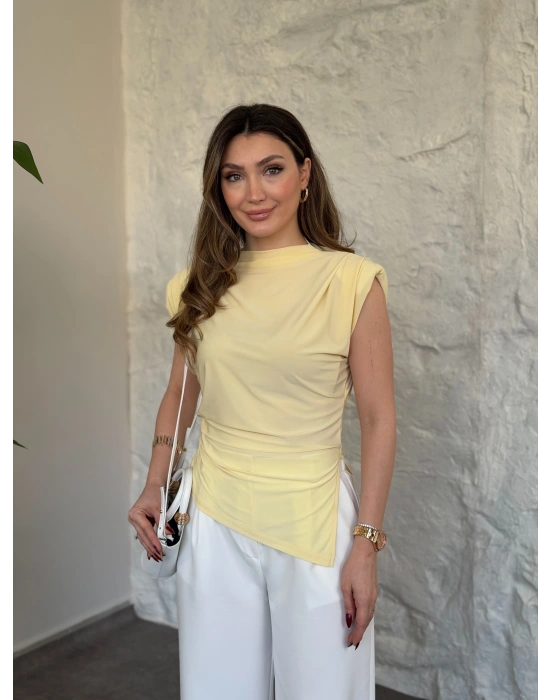 Vatkalı pileli asimetrik bluz sarı