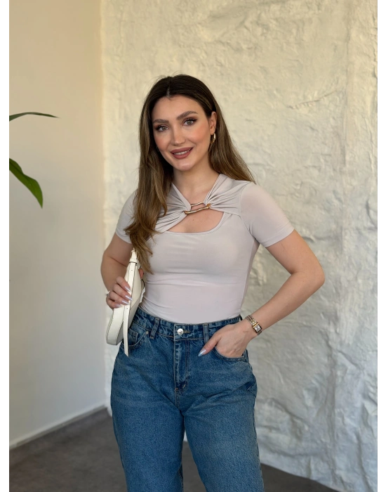 Yaka dekolte ve toka detaylı bluz taş