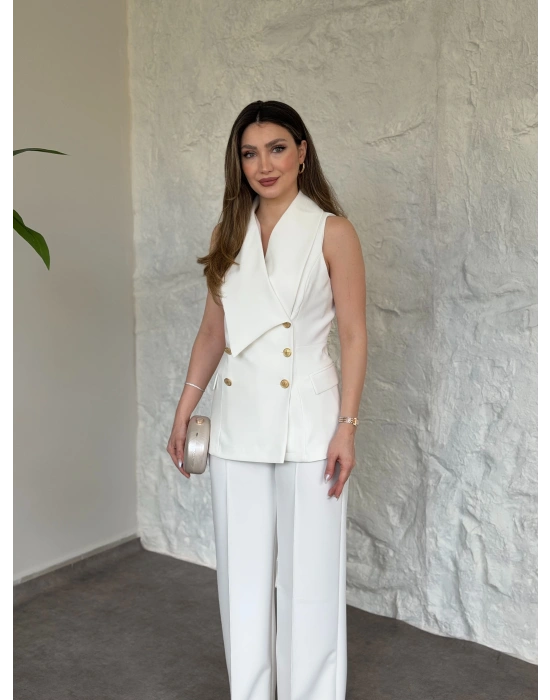 Kruvaze yaka gold düğmeli takım beyaz
