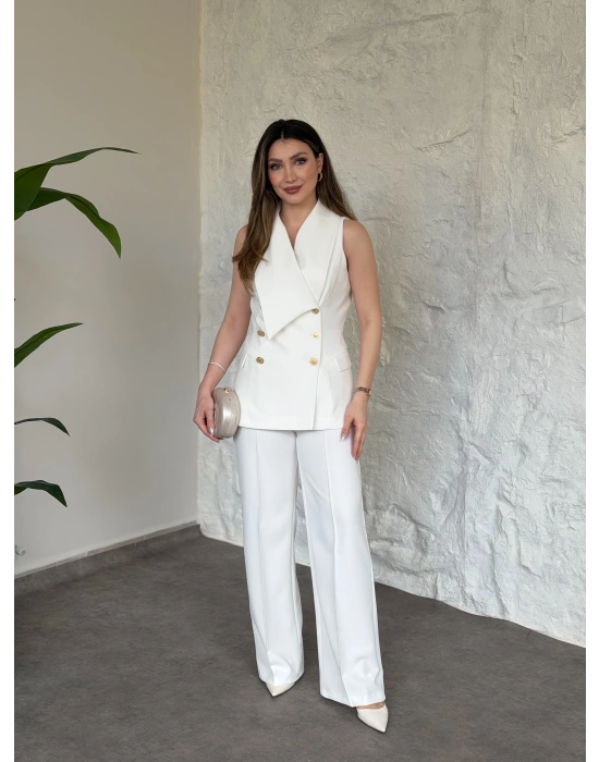 Kruvaze yaka gold düğmeli takım beyaz