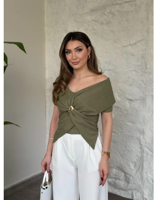 Kayık yaka toka detaylı bluz yeşil