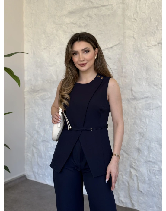 Omuz düğmeli önü üçgen kesim takım lacivert