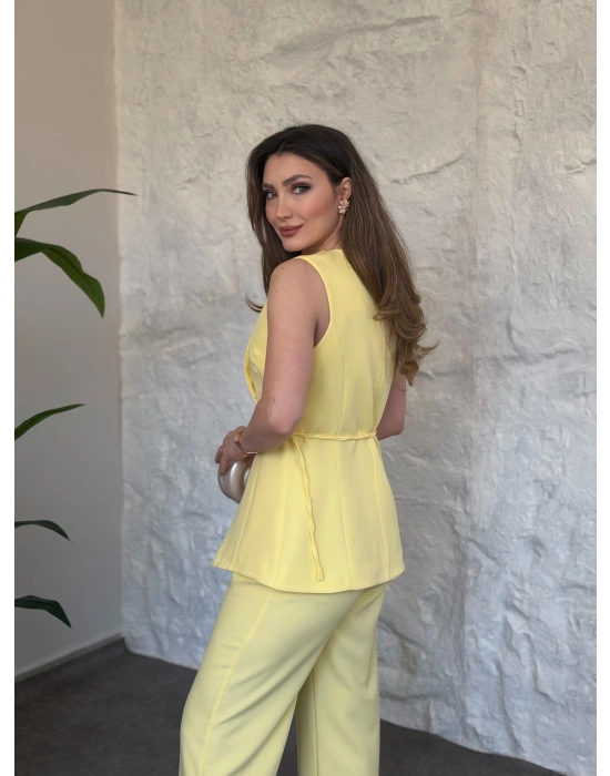 Omuz düğmeli önü üçgen kesim takım Sarı