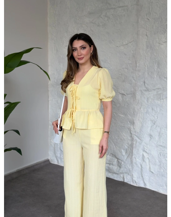 Önden bağlama detaylı gofre kumaş takım sarı