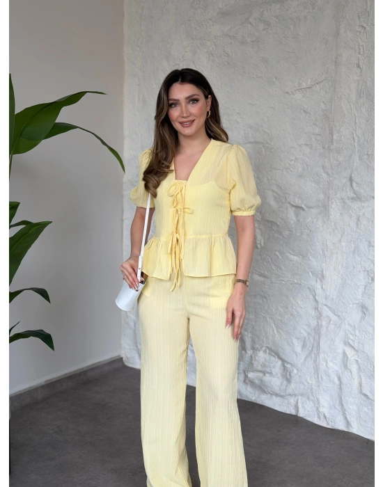 Önden bağlama detaylı gofre kumaş takım sarı