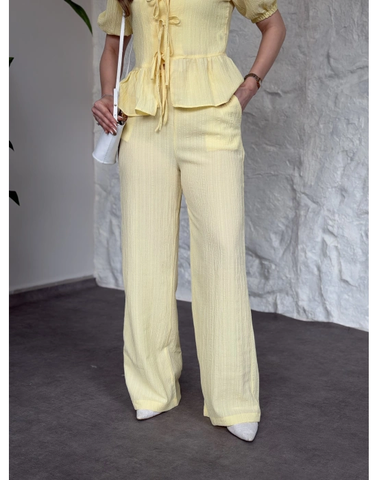 Önden bağlama detaylı gofre kumaş takım sarı