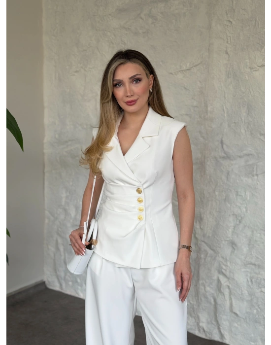 Beli drape detaylı gold düğmeli kuşaklı takım beyaz