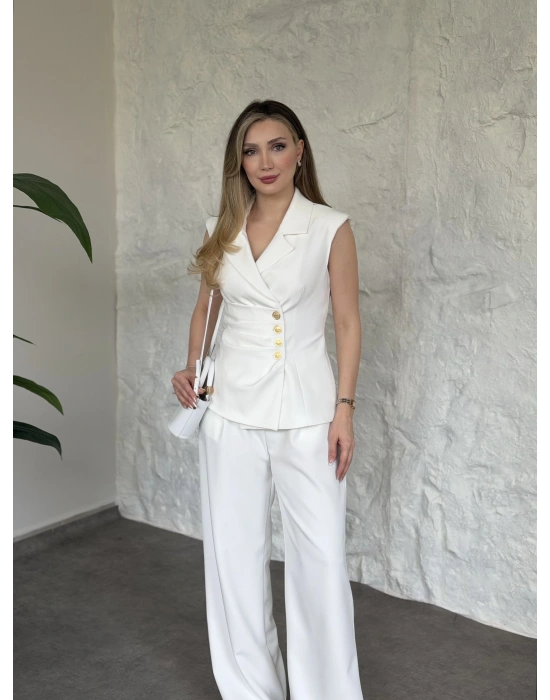 Beli drape detaylı gold düğmeli kuşaklı takım beyaz