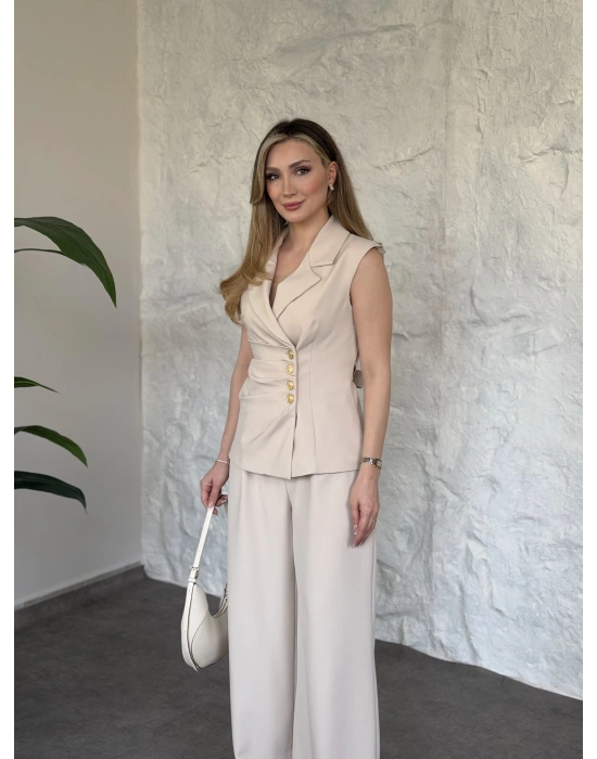 Beli drape detaylı gold düğmeli kuşaklı takım krem