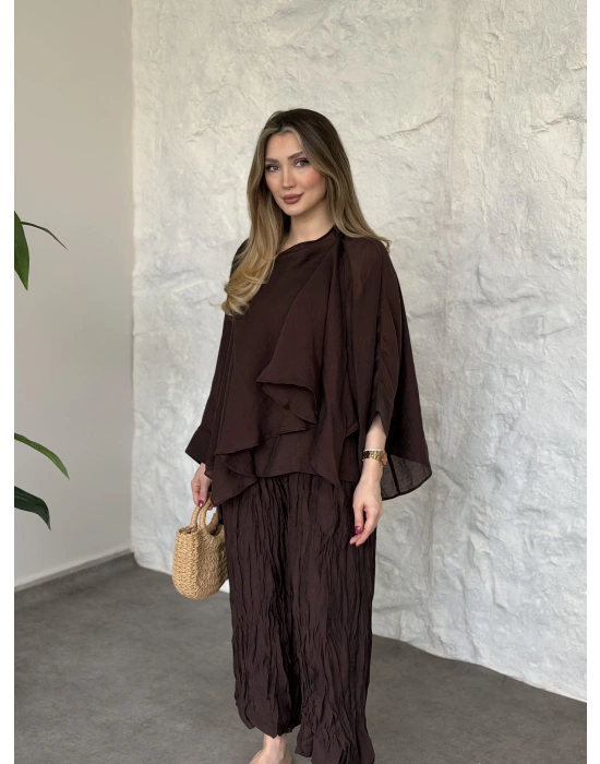 Kendinden kırışık görünümlü oversize takım kahve