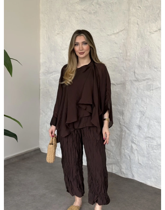 Kendinden kırışık görünümlü oversize takım kahve