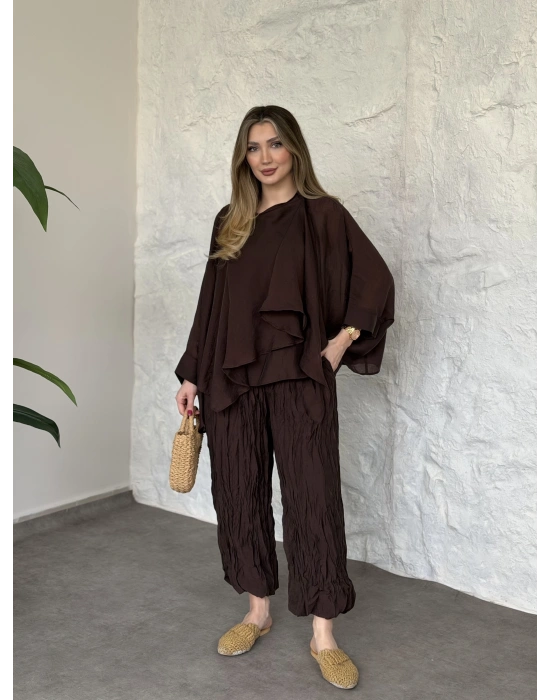 Kendinden kırışık görünümlü oversize takım kahve