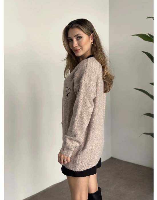 Ara boy kalp nakışlı yumuşak dokulu triko hırka bej