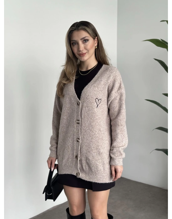 Ara boy kalp nakışlı yumuşak dokulu triko hırka bej