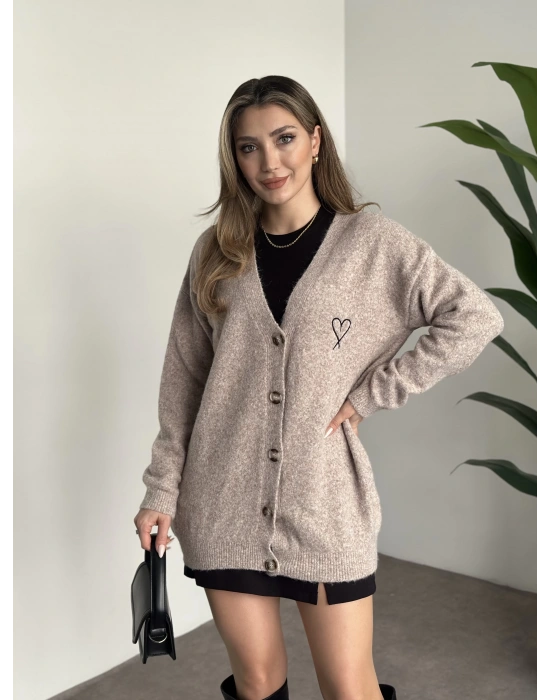 Ara boy kalp nakışlı yumuşak dokulu triko hırka bej