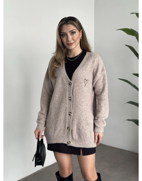 Ara boy kalp nakışlı yumuşak dokulu triko hırka bej