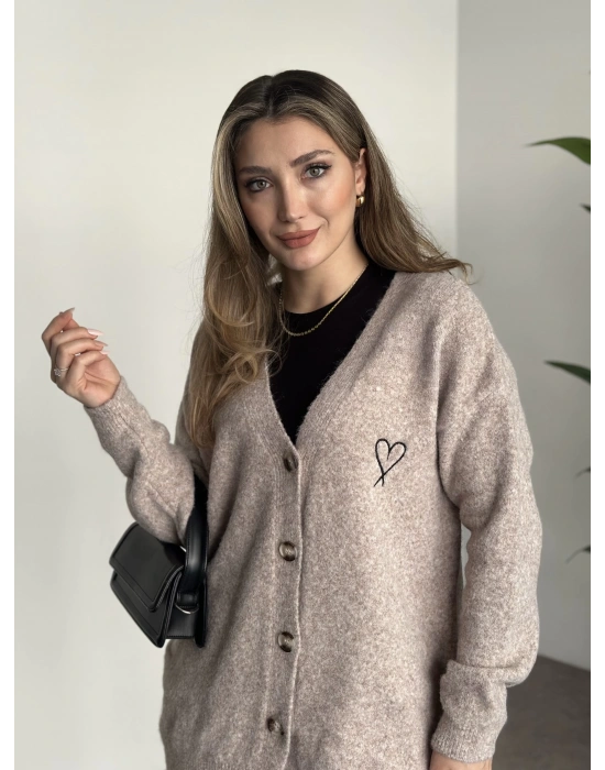 Ara boy kalp nakışlı yumuşak dokulu triko hırka bej