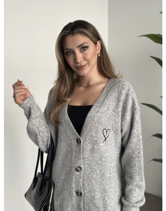 Ara boy kalp nakışlı yumuşak dokulu triko hırka gri
