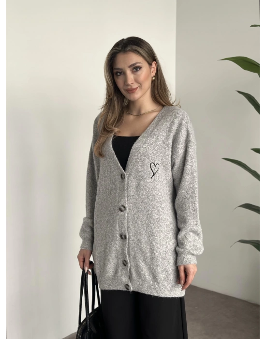 Ara boy kalp nakışlı yumuşak dokulu triko hırka gri