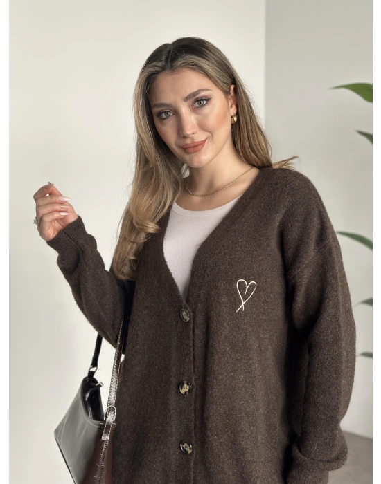 Ara boy kalp nakışlı yumuşak dokulu triko hırka kahve