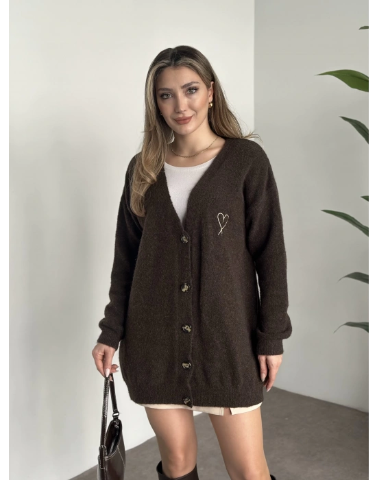 Ara boy kalp nakışlı yumuşak dokulu triko hırka kahve