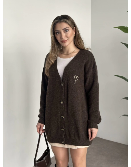 Ara boy kalp nakışlı yumuşak dokulu triko hırka kahve