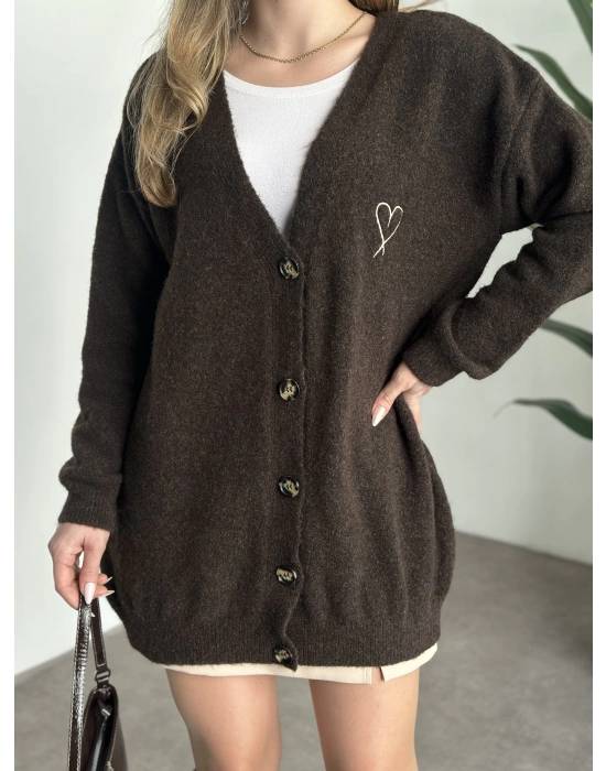 Ara boy kalp nakışlı yumuşak dokulu triko hırka kahve