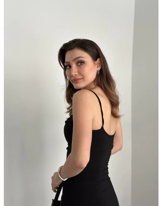 Askılı yırtmaç detaylı ithal sandy kumaş elbise siyah