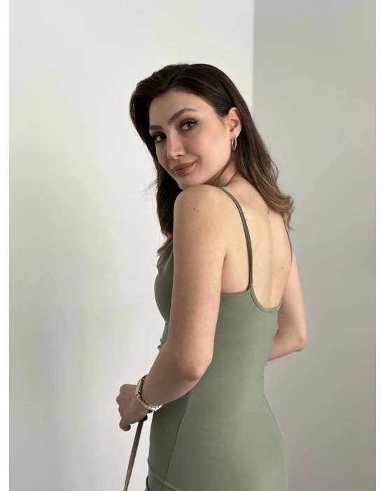 Askılı yırtmaç detaylı ithal sandy kumaş elbise yeşil