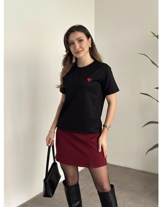 Bisiklet yaka bol kesim kalp nakışlı tişört siyah