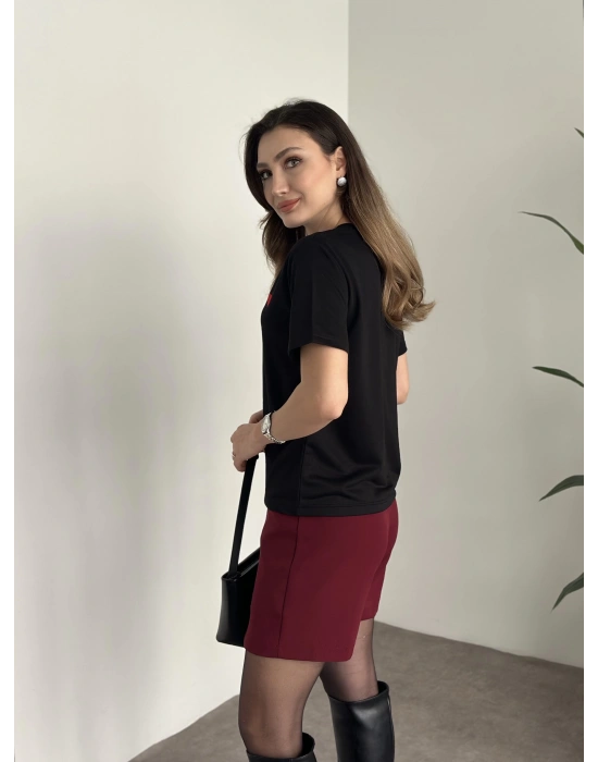 Bisiklet yaka bol kesim kalp nakışlı tişört siyah