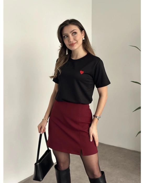 Bisiklet yaka bol kesim kalp nakışlı tişört siyah