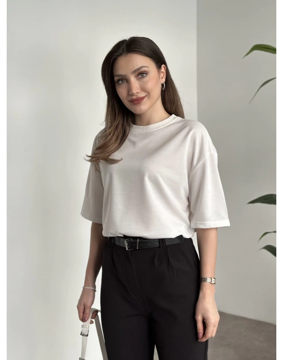 Bisiklet yaka marka etiketli oversize tişört beyaz