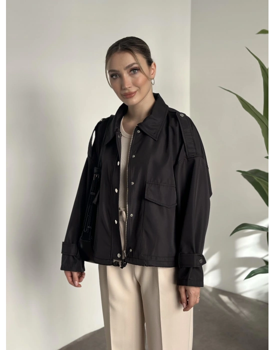 Bol kesim cep detaylı yağmurluk ceket siyah