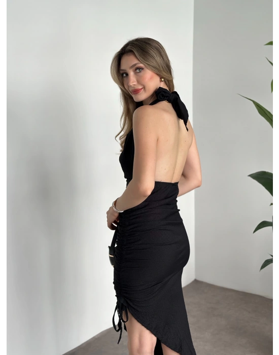 Boyundan bağlamalı asimetrik kesim gofre kumaş elbise siyah