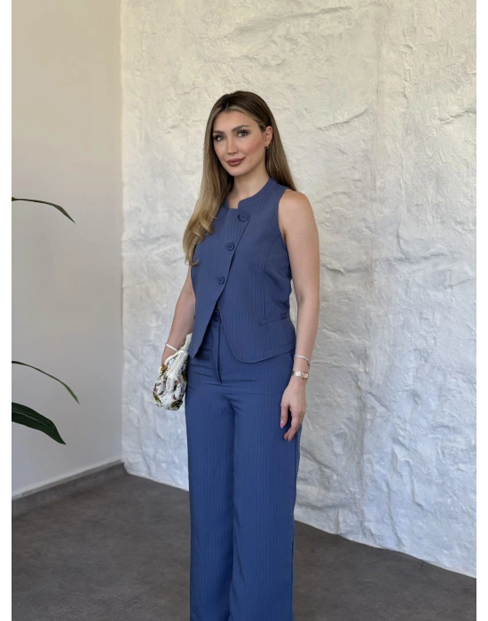 Çapraz asimetrik kesim çizgili takım mavi