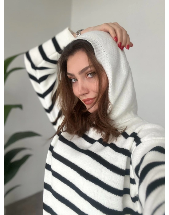 Çizgili kapşonlu Bol Kesim Kazak beyaz